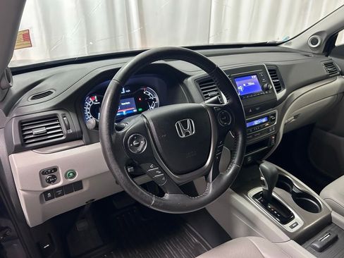 Used 2017 Honda Ridgeline RTL image 2