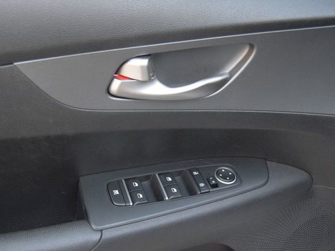 Used 2021 Kia Forte LXS image 12