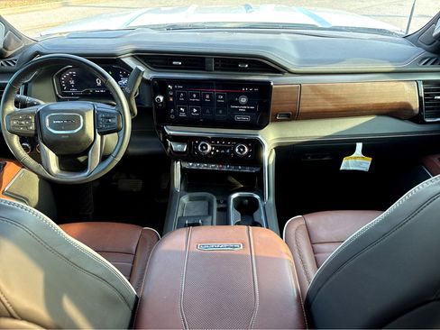 Used 2024 GMC Sierra 2500 Denali Ultimate image 4