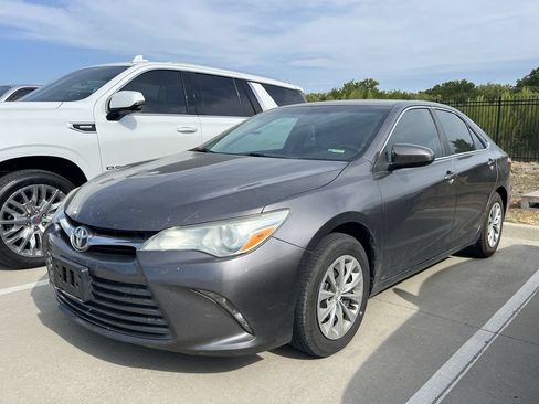 Used 2015 Toyota Camry LE FWD image 1