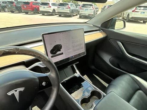 Used 2021 Tesla Model Y Long Range AWD/4WD image 17
