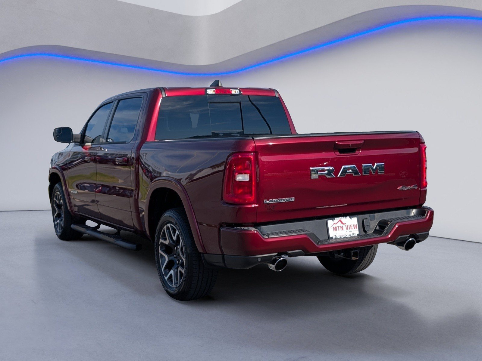 Used 2025 RAM 1500 Laramie AWD/4WD image 7