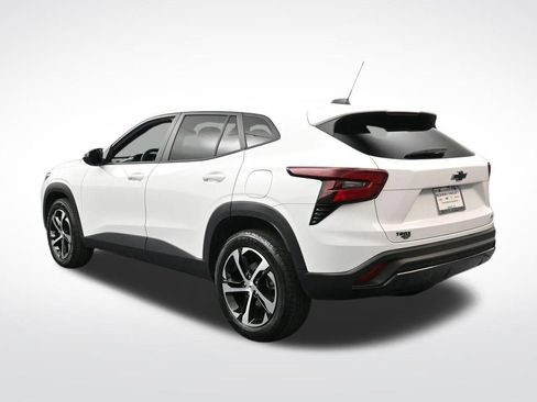 Used 2024 Chevrolet Trax RS image 3