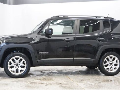 Used 2017 Jeep Renegade Latitude w/ Cold Weather Group image 2
