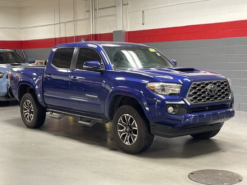 Used 2023 Toyota Tacoma TRD Sport RWD image 2