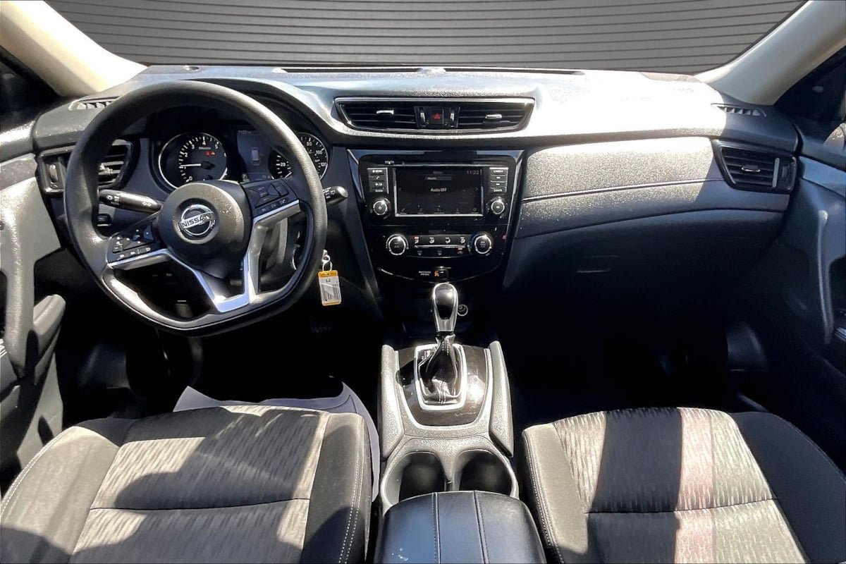 Used 2020 Nissan Rogue S FWD image 7