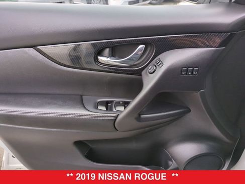 Certified 2019 Nissan Rogue SL w/ Premium Package image 11