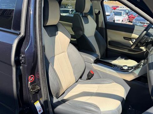 Used 2016 Land Rover Range Rover Evoque SE image 11