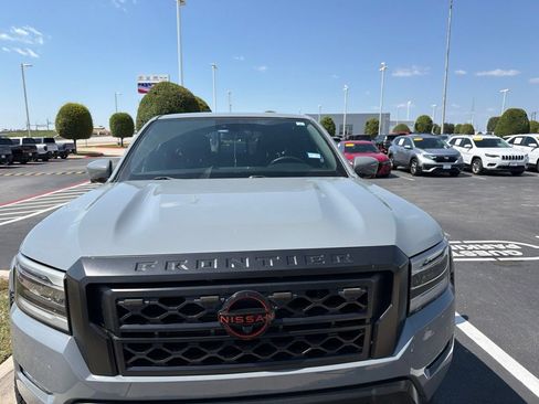 Used 2022 Nissan Frontier Pro-X RWD image 2
