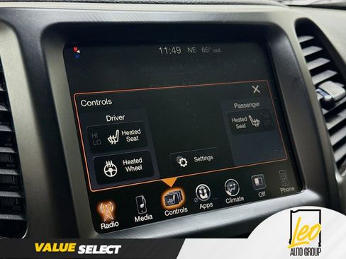 Used 2017 Jeep Cherokee Latitude w/ Cold Weather Group FWD image 19