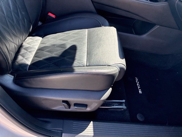 Used 2023 Nissan Rogue Platinum w/ Platinum Premium Package AWD/4WD image 11