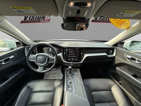 Used 2018 Volvo XC60 T5 Momentum w/ Vision Package image 30