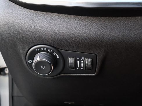 Used 2024 Jeep Compass Limited image 42