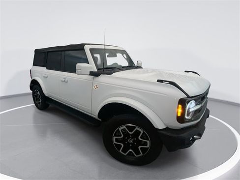 Used 2022 Ford Bronco Outer Banks image 1