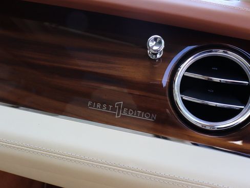 Used 2021 Bentley Bentayga AWD/4WD image 42