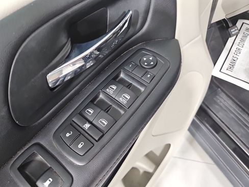 Used 2017 Dodge Grand Caravan SE w/ Power Window Group FWD image 12