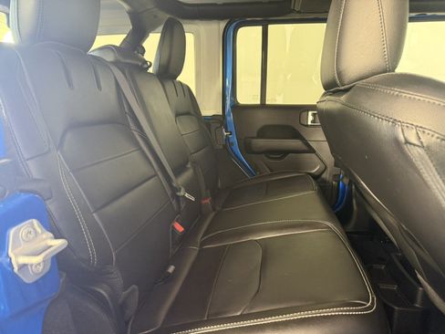 Used 2022 Jeep Wrangler Unlimited Sahara w/ Cold Weather Group AWD/4WD image 13
