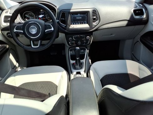 Used 2019 Jeep Compass Latitude FWD image 13