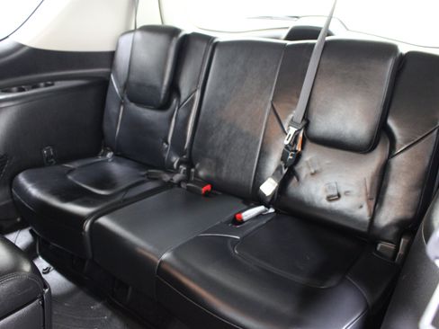 Used 2011 INFINITI QX56 4WD w/ Deluxe Touring Pkg image 23