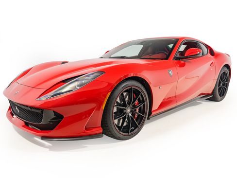 Used 2018 Ferrari 812 Superfast RWD image 2
