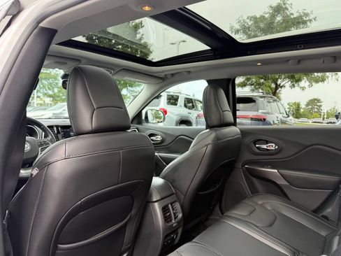 Used 2020 Jeep Cherokee Limited AWD/4WD image 17
