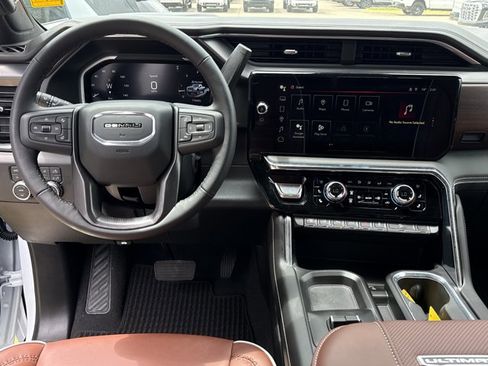 New 2026 GMC Sierra 2500 Denali Ultimate w/ LPO, Black Badging Package image 7