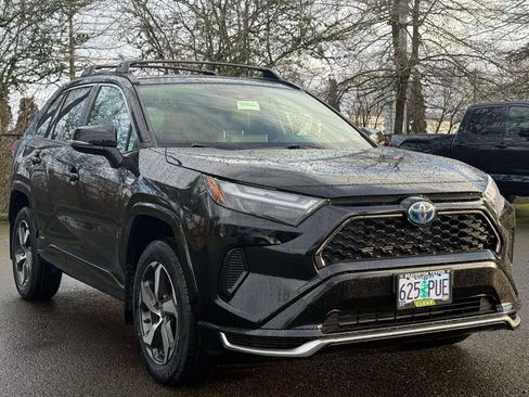 Used 2024 Toyota RAV4 SE image 7