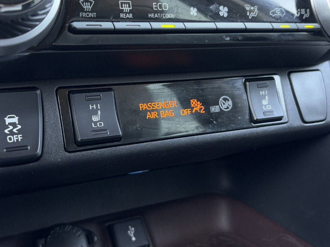 Used 2021 Toyota RAV4 Limited AWD/4WD image 22