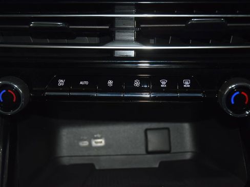 Used 2025 Chevrolet Traverse Z71 w/ Driver Confidence Package AWD/4WD image 32