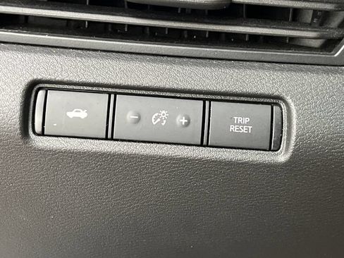 Used 2024 Nissan Altima 2.5 SR FWD image 43