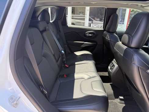 Used 2022 Jeep Cherokee Latitude Lux w/ Sun & Sound Group FWD image 14