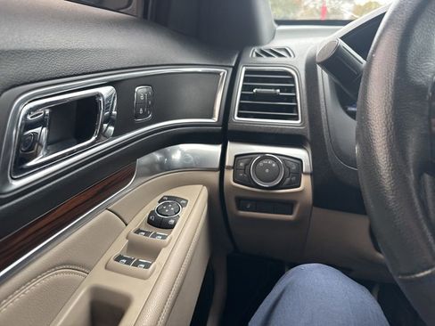 Used 2018 Ford Explorer Limited w/ Equipment Group 301A image 9