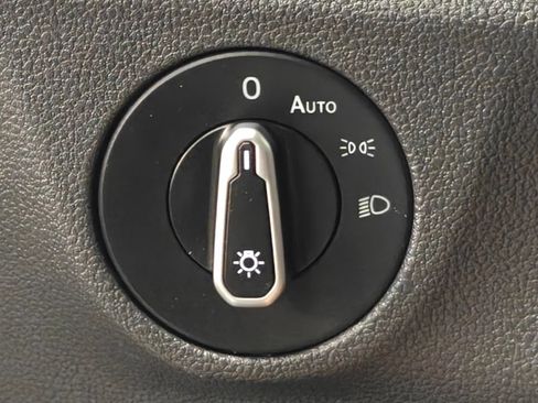 Used 2021 Volkswagen Jetta SE FWD image 12