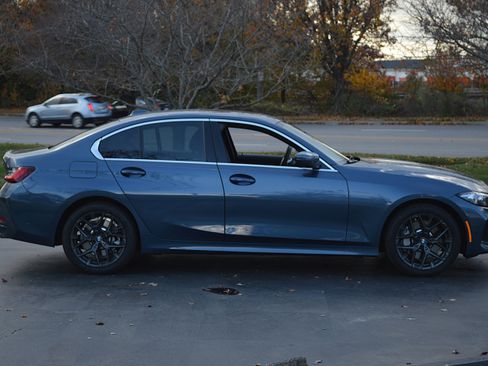 Used 2025 BMW 330i Sedan w/ Convenience Package image 11