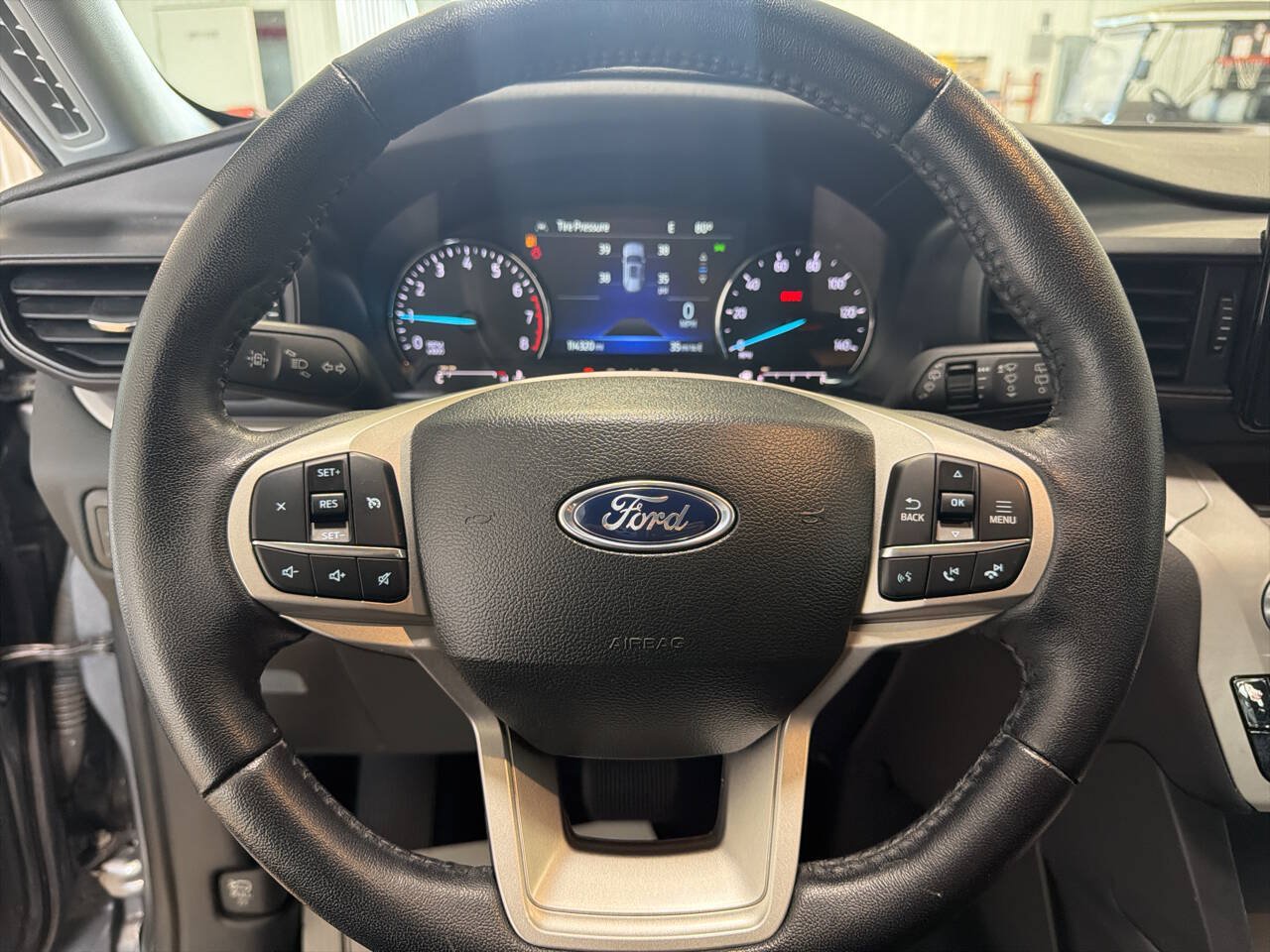 Used 2023 Ford Explorer XLT AWD/4WD image 12