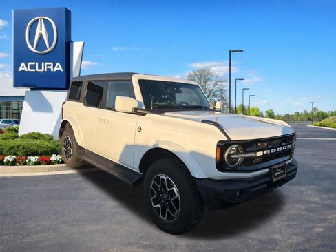 Used 2025 Ford Bronco Outer Banks image 12