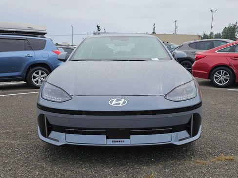 Used 2024 Hyundai Ioniq 6 SE RWD image 2