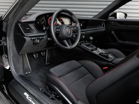 Certified 2024 Porsche 911 Carrera GTS RWD image 4