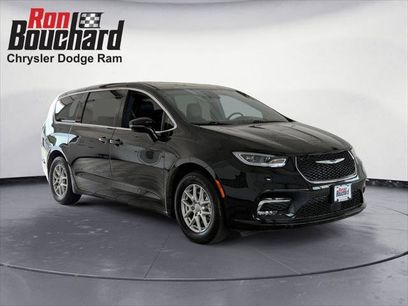 Certified 2025 Chrysler Pacifica Select
