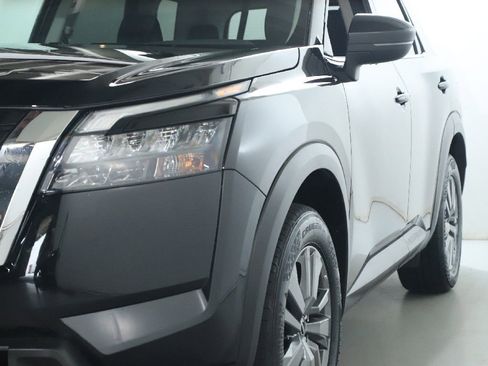 Certified 2025 Nissan Pathfinder SV FWD image 5