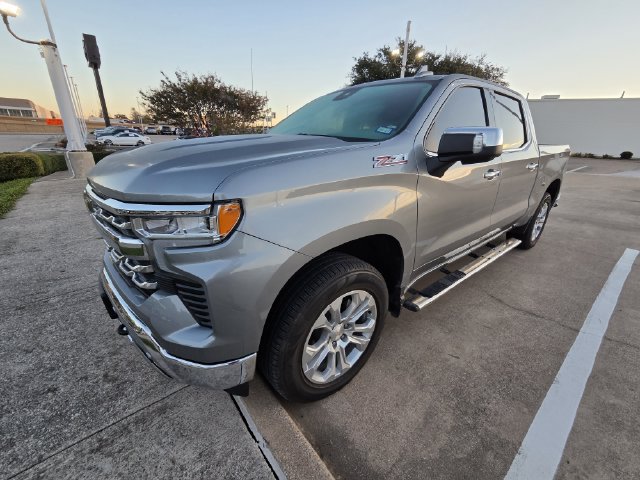 Used 2025 Chevrolet Silverado 1500 LTZ AWD/4WD image 3