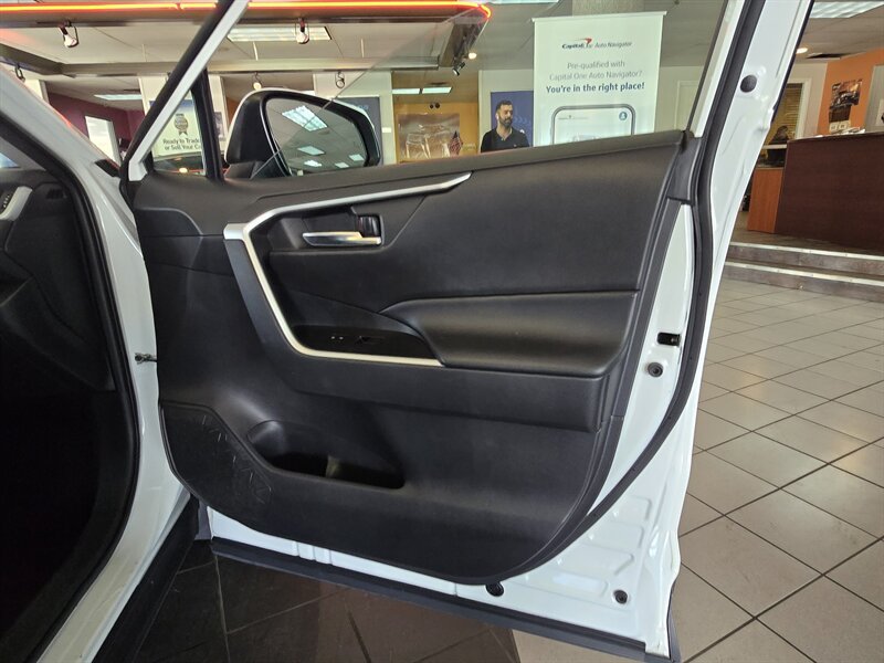 Used 2021 Toyota RAV4 XLE FWD image 12