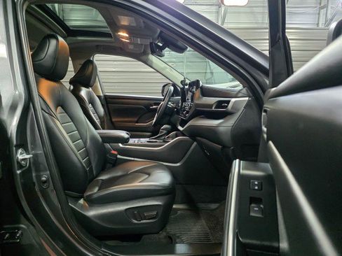 Used 2023 Toyota Highlander XLE image 14