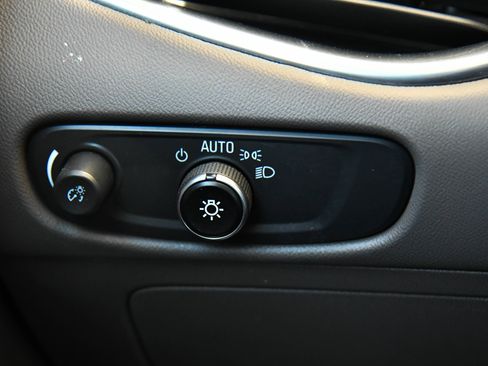 Used 2021 Chevrolet Malibu LT FWD image 29