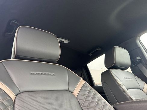 New 2026 GMC Canyon Denali image 17