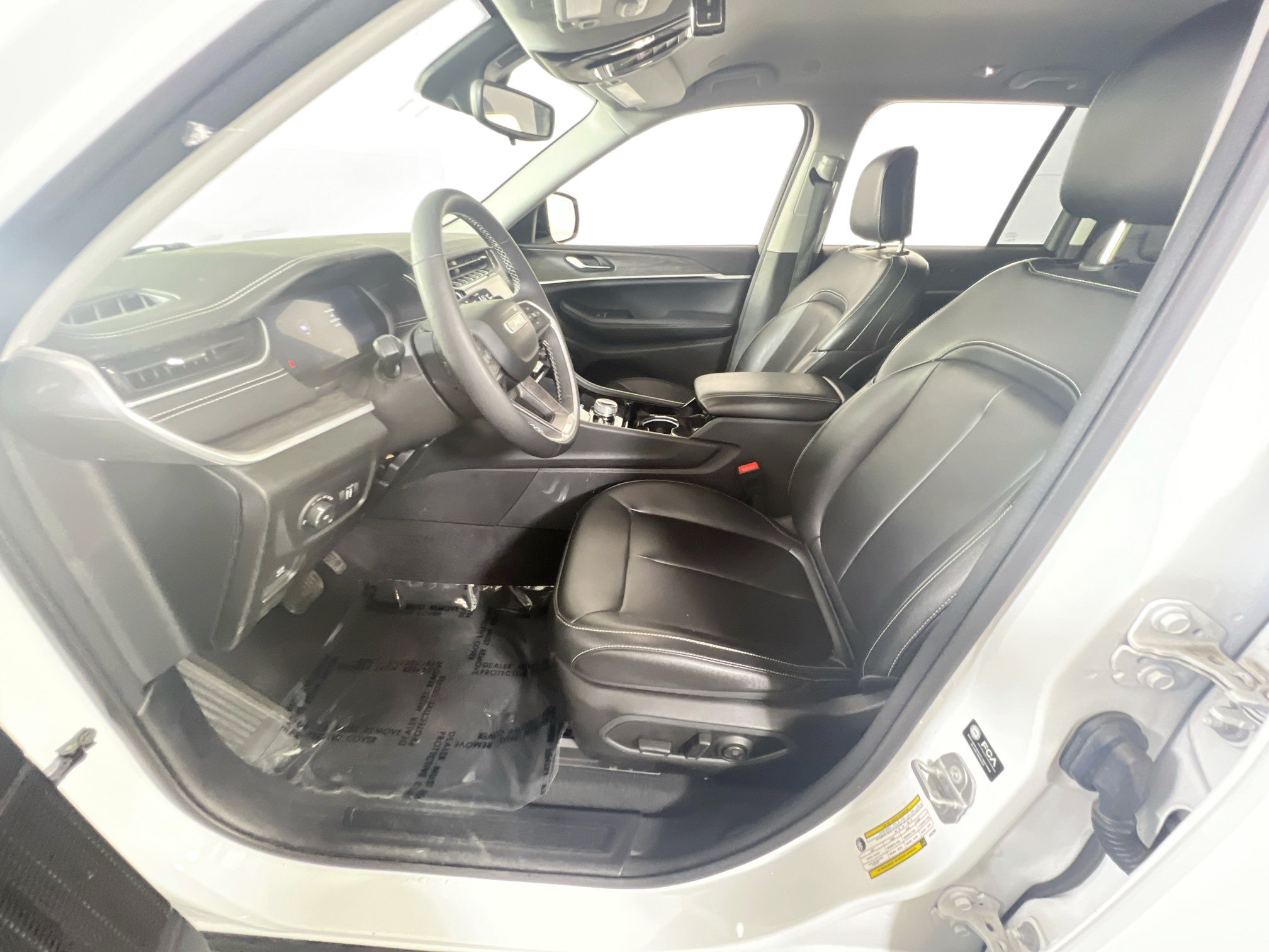 Used 2023 Jeep Grand Cherokee Limited AWD/4WD image 21