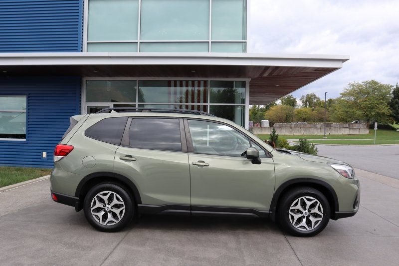 Used 2021 Subaru Forester Premium AWD/4WD image 2