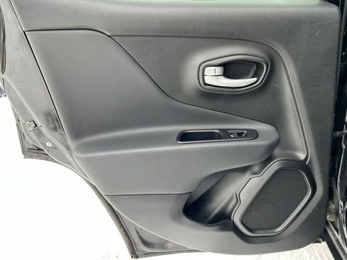 Used 2023 Jeep Renegade Latitude image 29