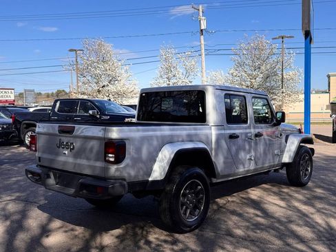 Used 2023 Jeep Gladiator Overland AWD/4WD image 6