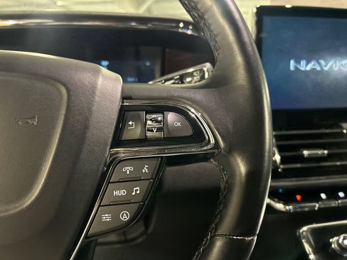 Used 2023 Lincoln Navigator Reserve AWD/4WD image 13